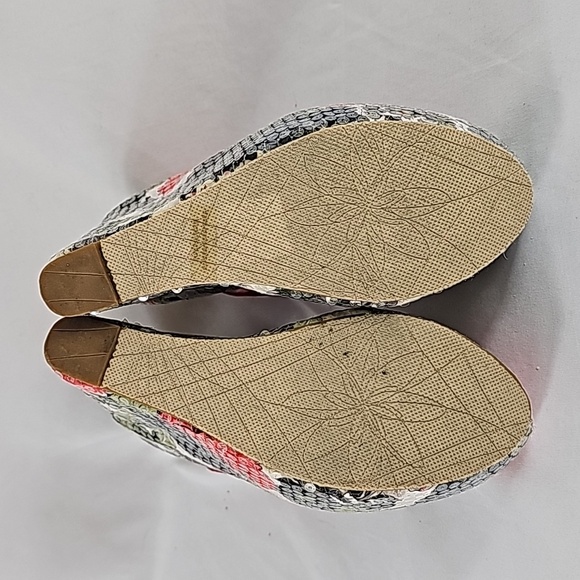 Platform Shoes - Picture 5 of 9